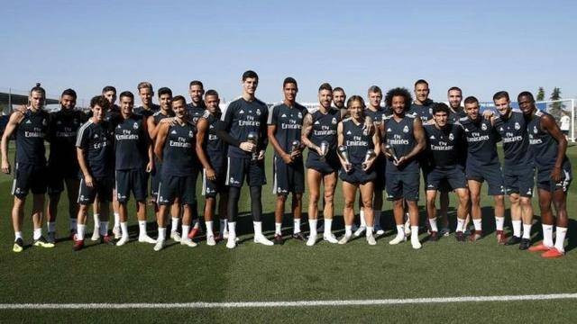 在半空间获 在半空间获